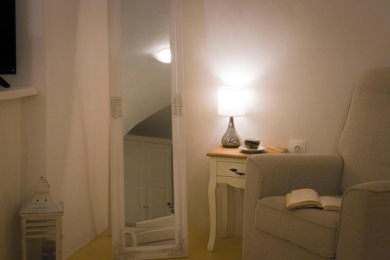 Linos Suites Emporio  Екстериор снимка