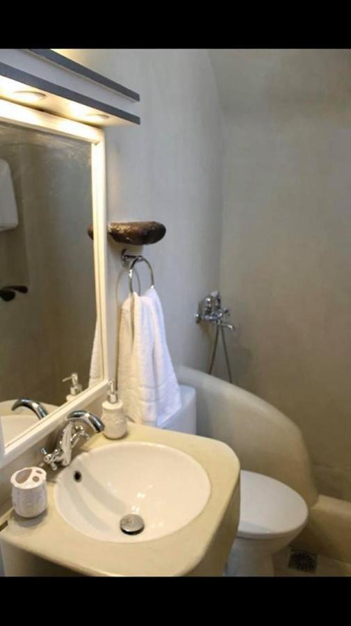Linos Suites Emporio  Екстериор снимка